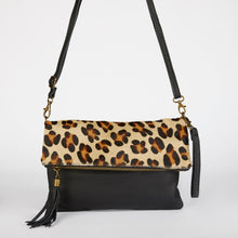 Load image into Gallery viewer, Leopard Print Clutch Bag
