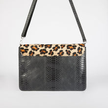 Load image into Gallery viewer, Leopard Print Clutch Bag