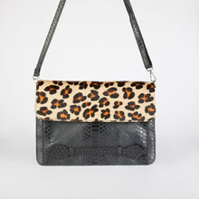 Load image into Gallery viewer, Leopard Print Clutch Bag