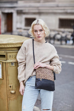 Load image into Gallery viewer, Cheetah Print Clutch Bag