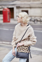 Load image into Gallery viewer, Leopard Print Clutch Bag