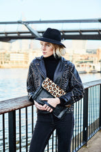 Load image into Gallery viewer, Leopard Print Clutch Bag