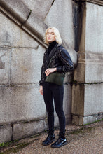 Load image into Gallery viewer, Green Snake Print Clutch Bag