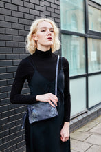 Load image into Gallery viewer, Blue Snake Print Clutch Bag