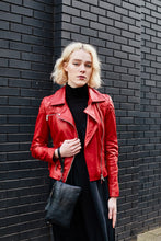 Load image into Gallery viewer, Black Snake Print Clutch Bag