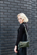 Load image into Gallery viewer, Green Snake Print Clutch Bag