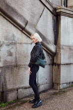 Load image into Gallery viewer, Green Snake Print Clutch Bag