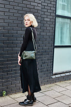 Load image into Gallery viewer, Green Snake Print Clutch Bag